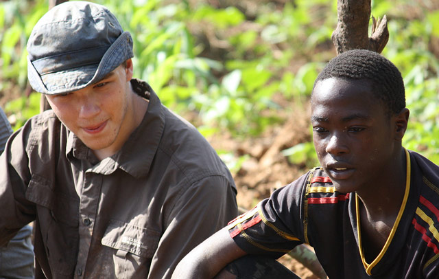Les scouts canadiens et ougandais unissent un village grâce à un projet d’eau potable